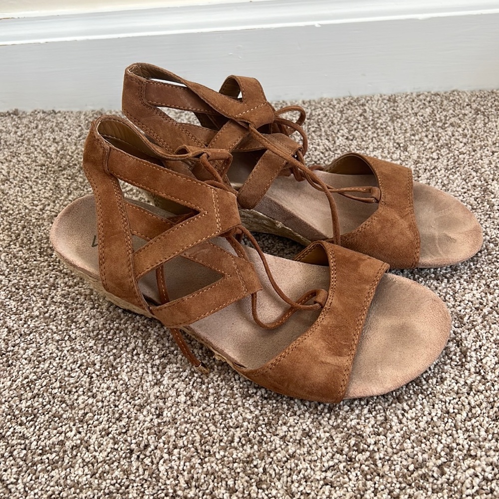 Strappy vionic sandels